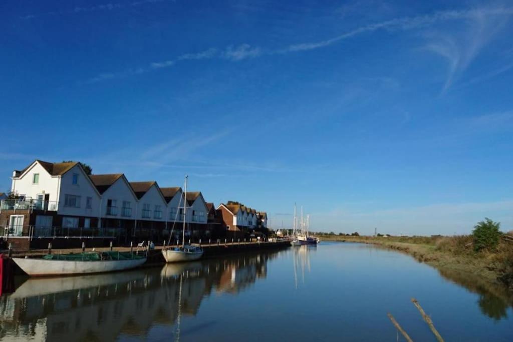 Stunning 1 Bedroom Apartment Over Looking River Rye Exterior photo